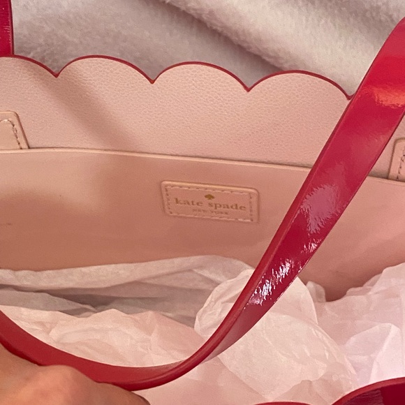 SOLD Kate Spade New York Lily Avenue Small Carrigan Patent Leather Tote Bag - Picture 4 of 5